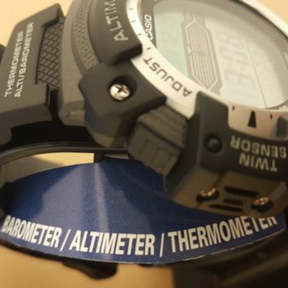 Casio Sports Gear Altimeter Barometer Watch - Picture 8 of 8